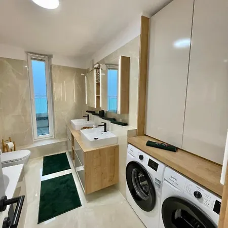 Centropolitan Penthouse With Jacuzzi I 2 Free Parking I Self Check-in