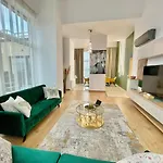 Centropolitan Penthouse With Jaccuzzi- 2 Free Parking- Self Check-in Apartmán Budapešť