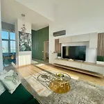 Centropolitan Penthouse With Jaccuzzi- 2 Free Parking- Self Check-in