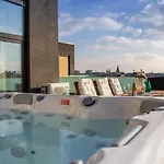 Centropolitan Penthouse With Jaccuzzi- 2 Free Parking- Self Check-in