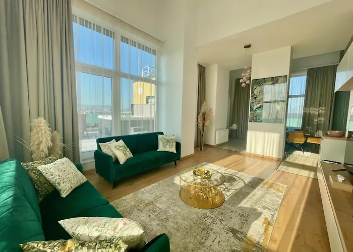 Centropolitan Penthouse I Jacuzzi I 2 Free Parking I Self Check-in