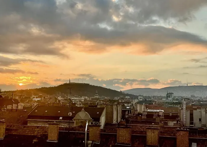 Centropolitan Penthouse I Jacuzzi I 2 Free Parking I Self Check-in Apartmán Budapešť