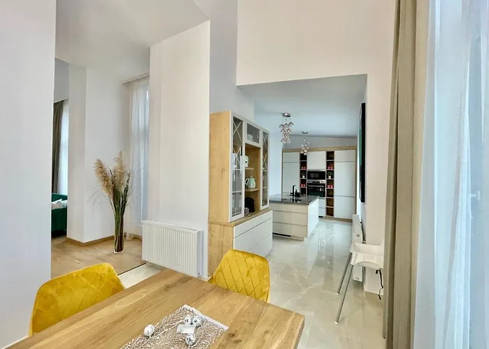 Centropolitan Penthouse I Jacuzzi I 2 Free Parking I Self Check-in *