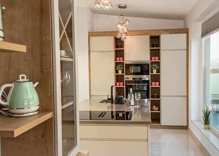 Centropolitan Penthouse I Jacuzzi I 2 Free Parking I Self Check-in *