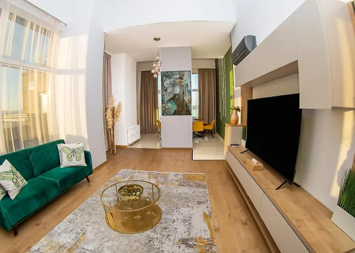 Centropolitan Penthouse I Jacuzzi I 2 Free Parking I Self Check-in