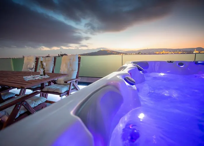 Centropolitan Penthouse I Jacuzzi I 2 Free Parking I Self Check-in Budapešť