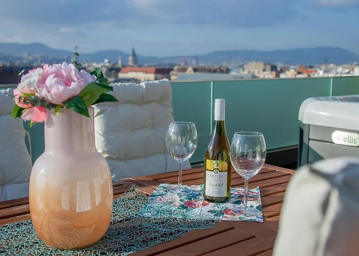 Centropolitan Penthouse I Jacuzzi I 2 Free Parking I Self Check-in Apartmán Budapešť