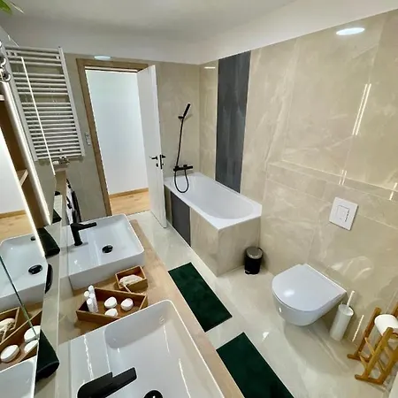 Centropolitan Penthouse With Jaccuzzi- 2 Free Parking- Self Check-in Appartamento Budapest