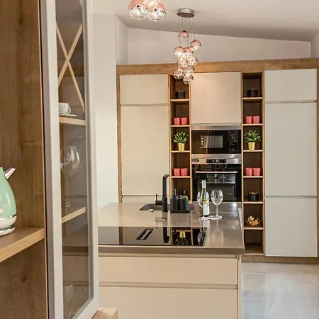 Centropolitan Penthouse With Jaccuzzi- 2 Free Parking- Self Check-in *