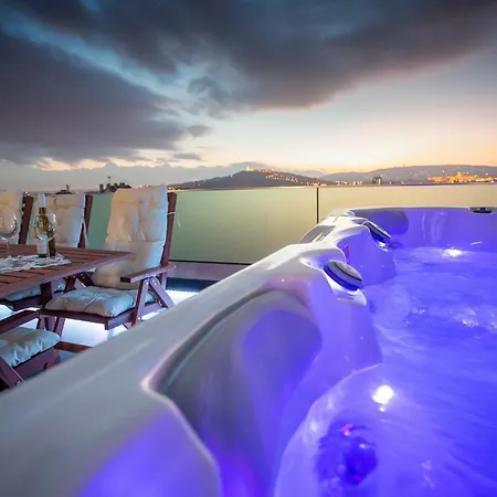 Centropolitan Penthouse With Jaccuzzi- 2 Free Parking- Self Check-in Budapest