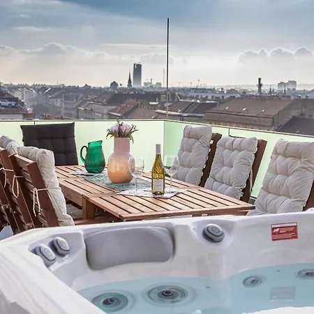 Centropolitan Penthouse With Jaccuzzi- 2 Free Parking- Self Check-in *