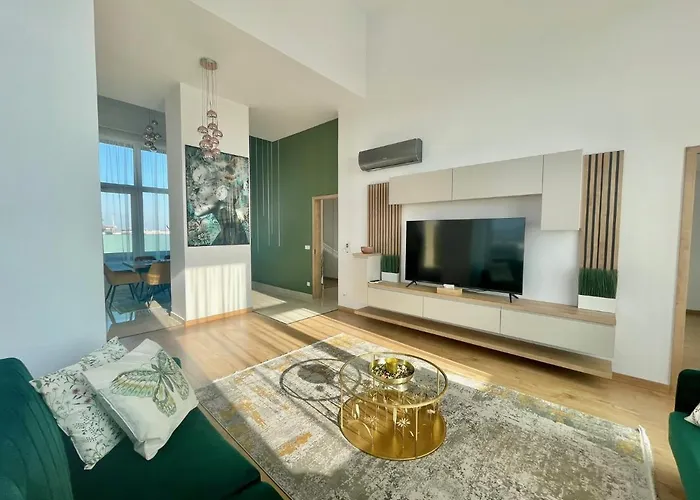 Centropolitan Penthouse I Jacuzzi I 2 Free Parking I Self Check-in