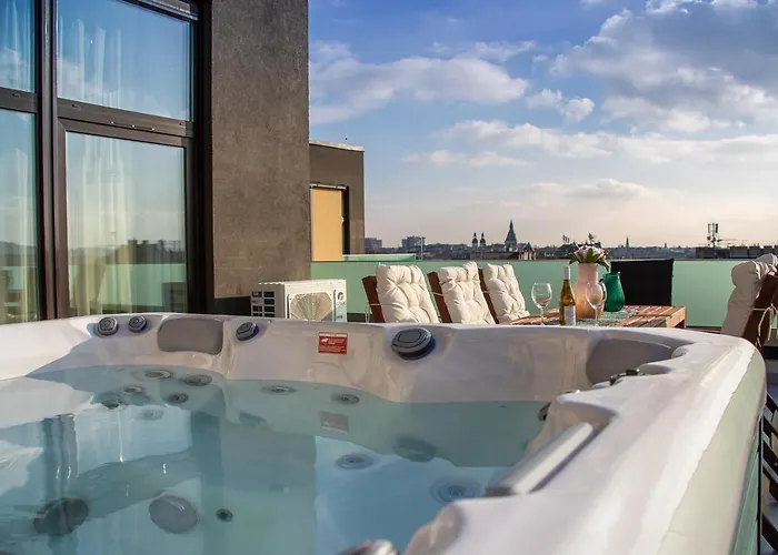 Centropolitan Penthouse I Jacuzzi I 2 Free Parking I Self Check-in